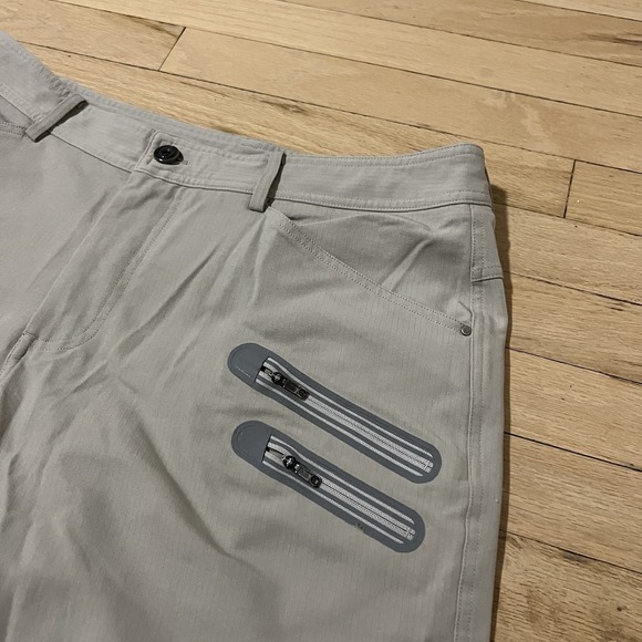 Lululemon Shorts Men 36 Beige Commuter Performance Casual Triple Active Gorpcore - Picture 8 of 11